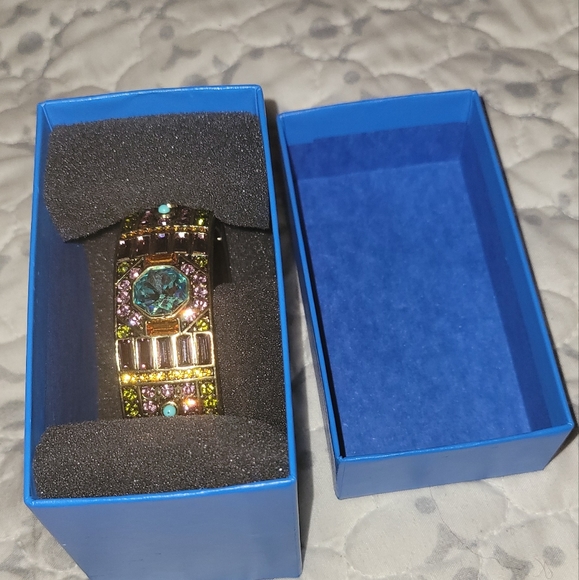 Heidi Daus Amethyst & Aquamarine Lavish Layers Crystal Art Deco Wide Bangle - Picture 5 of 7